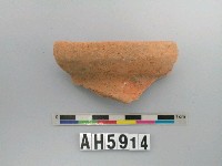 藏品(紅色夾砂素面陶片)的圖片